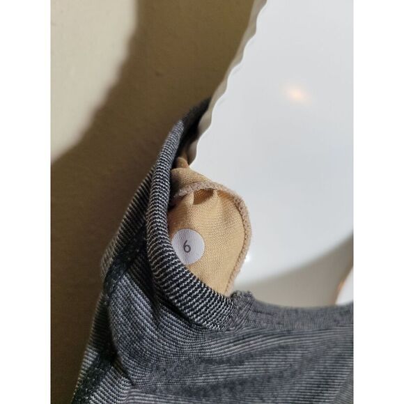 lululemon Racerback Tank Top Size 6 - Picture 5 of 5